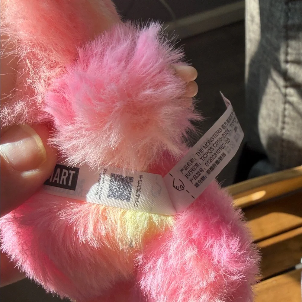 Pop Mart Labubu Vinyl Plush Pendant from the "Big Into Energy" - Picture 6 of 9